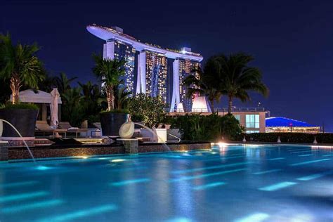 top 10 luxury hotels singapore.